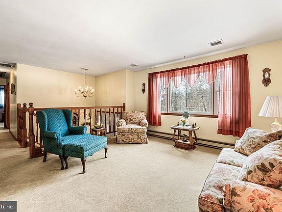 4th image of 1548 County Line Rd