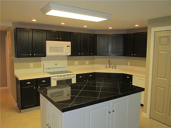 2nd image of 547 Lebeau St