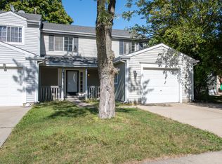 42 Stonefield Dr, Glendale Heights, IL