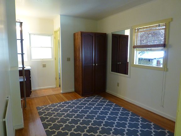 5th image of 454 1/2 21st St