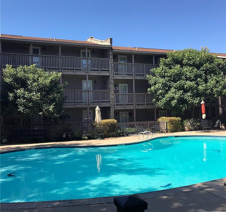 1st image of 2 Cliffhouse Dr APT 208