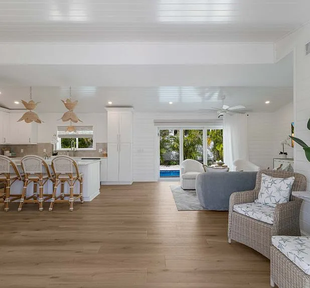 401 N Shore Dr — Photo 4