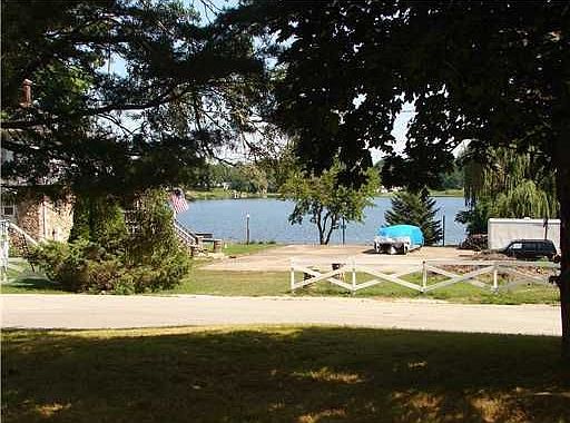 2nd image of 215 Lakeside Dr