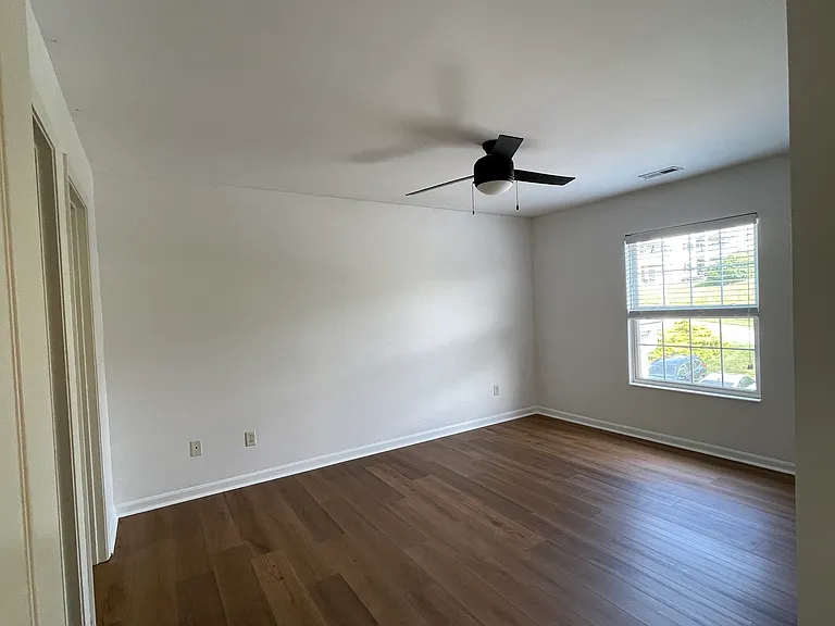 301 Skyview Ct — Photo 9