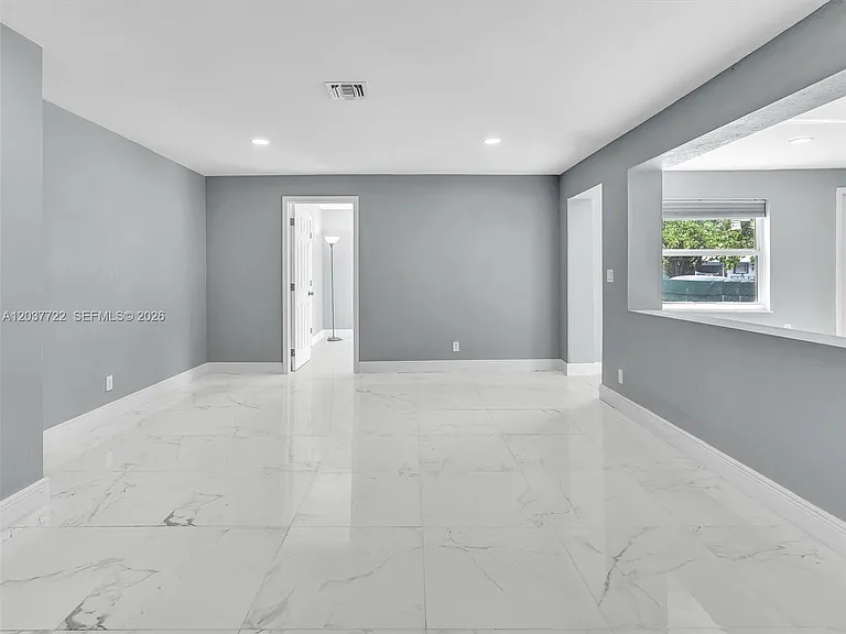 157 NE 6th Ct — Photo 12