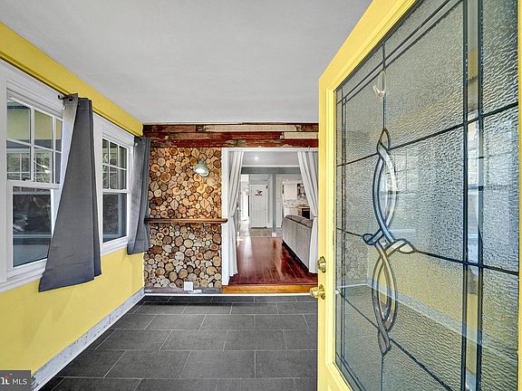 4th image of 35 Lafayette Ave
