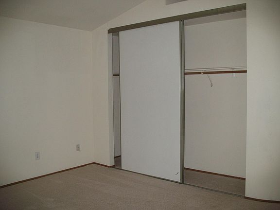 5th image of 2222 Woodhill Dr