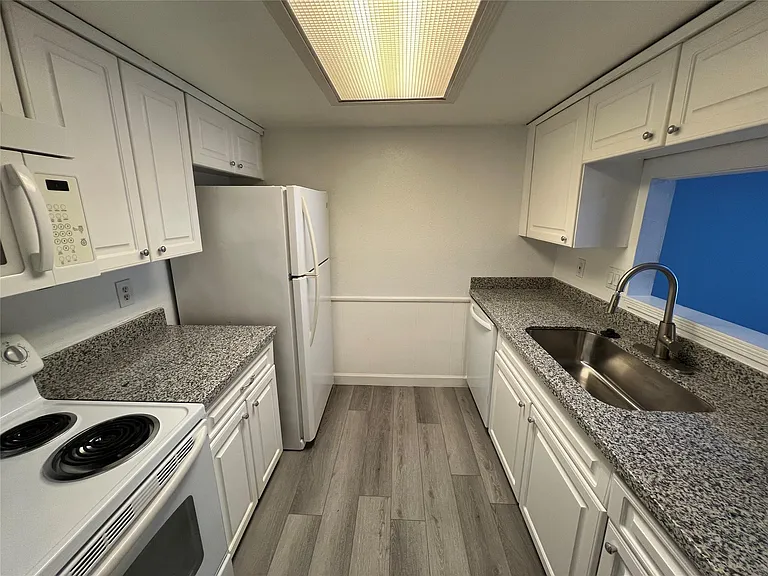 12633 Memorial Dr #24 — Photo 3