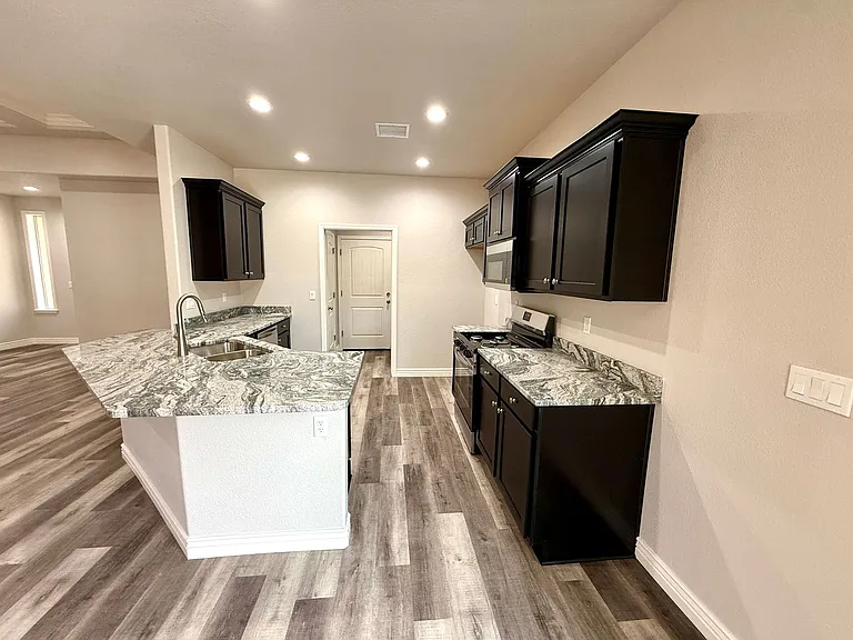 3368 N Apache St — Photo 12