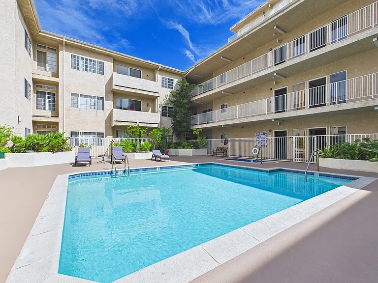 11641 Valley Spring Lane Apartments — Photo 16