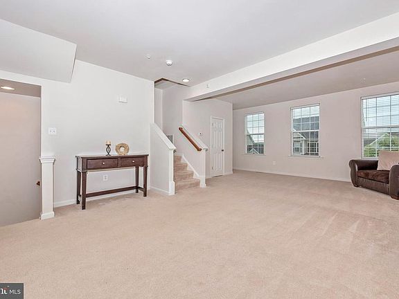 5th image of 718 Sewell St
