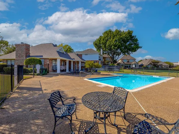 3208 Village Oak Dr, Arlington, TX 76017