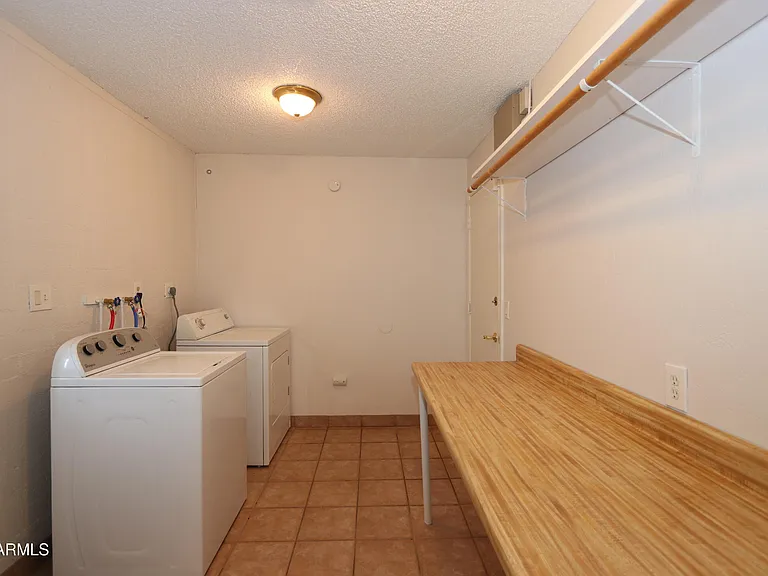 1910 E Manhatton Dr — Photo 7