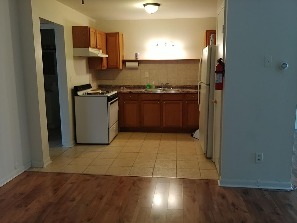 2nd image of 1330 W Main St APT 3