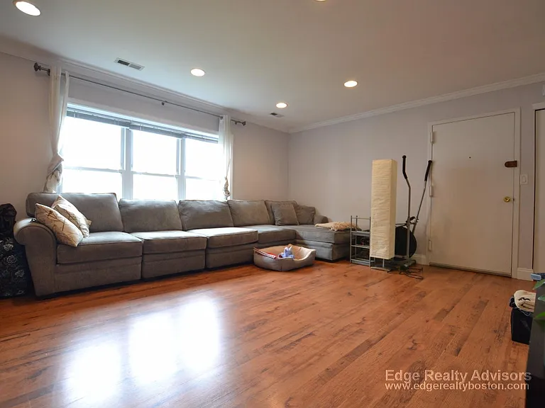 140 Newton St #4 — Photo 12