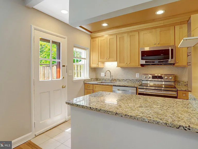 3267 S Stafford St — Photo 28