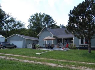 104 E 8th St, Galena, MO 65656