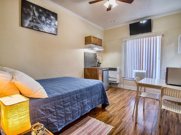 907 W 17th St UNIT 214