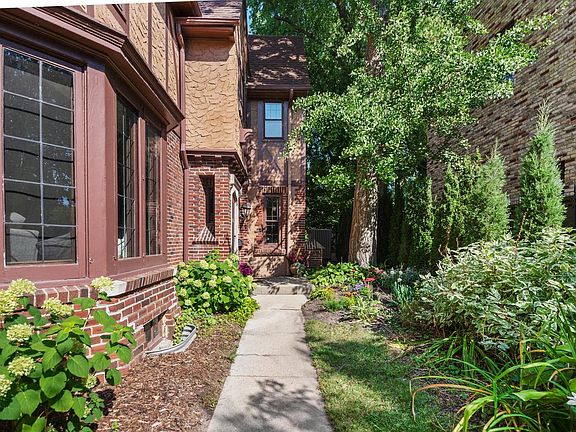 5th image of 2726 E Shorewood BOULEVARD