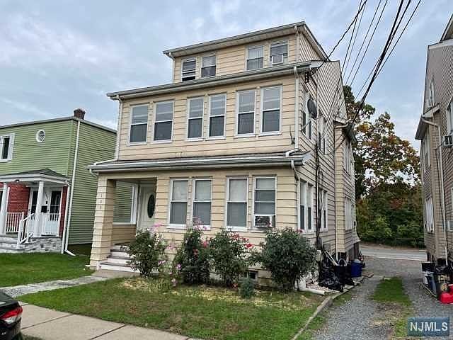 1st image of 105 Spruce St Floor 2