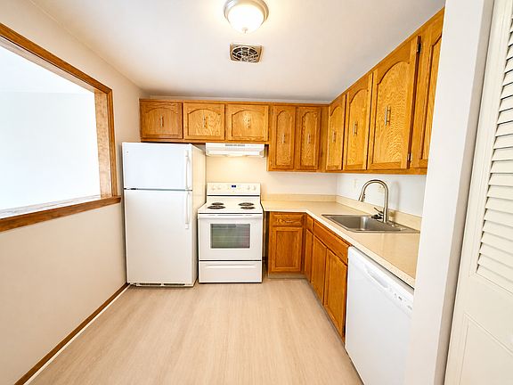 2nd image of 200 Laura Ln APT B9