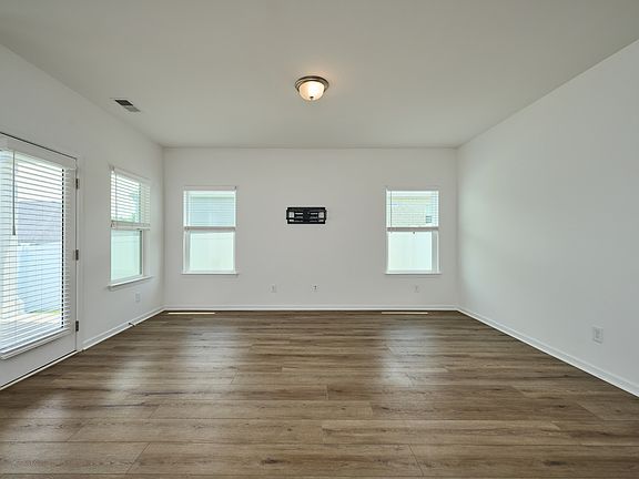 5th image of 220 Summerlin Dr