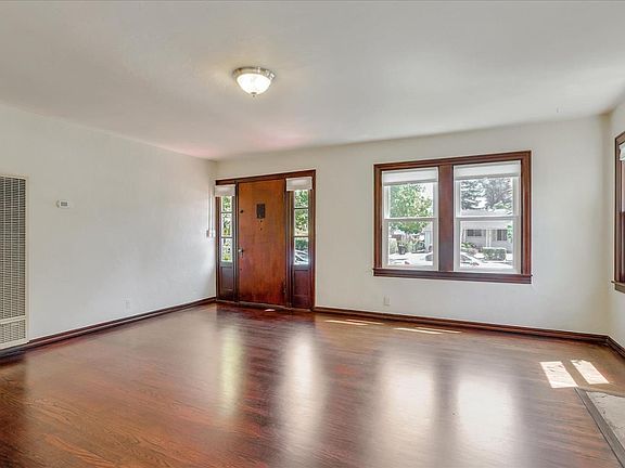 3rd image of 1038 W Roosevelt Ave