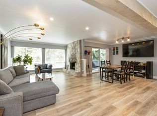 320 Gloucester Ct, Coquitlam, BC V3K 5S5