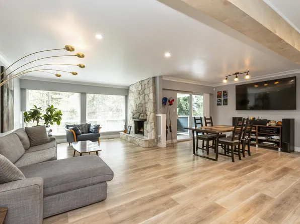 320 Gloucester Ct, Coquitlam, BC V3K 5S5