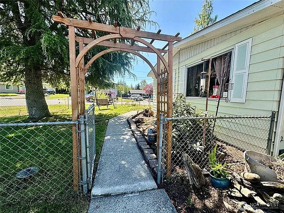 3rd image of 4317 Hamilton Dr