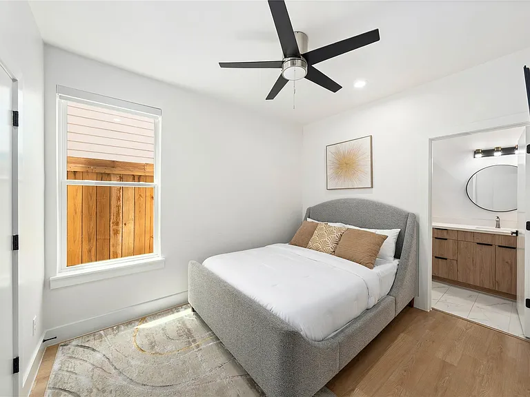 3008 Delano St — Photo 15