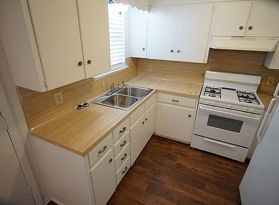 5th image of 8528 Woodstone Dr