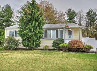 18 Baker Dr, Helmetta, NJ 08828