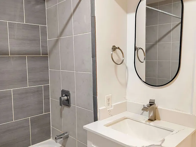 2527 Kingsberry Cres #LOWER — Photo 7