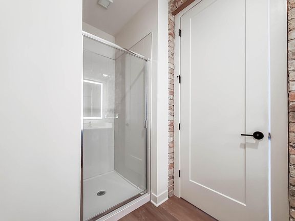 3rd image of 818 N Wolcott #207