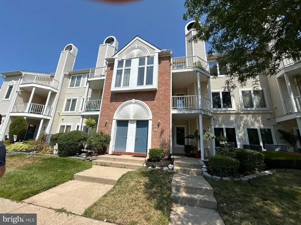 89 Joan Ct, Levittown, PA 19057