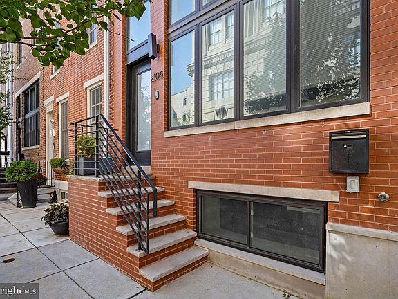 3rd image of 2106 Spring St