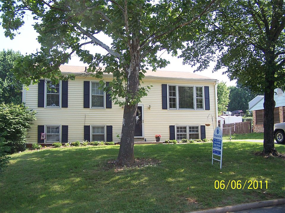 1st image of 4716 Casper Dr NE