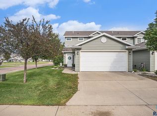1214 N Pekin Pl, Sioux Falls, SD 57107