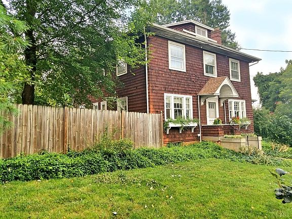 2nd image of 892 Dearing St