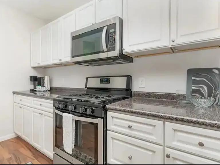 916 Mount Hope Ave #2 — Photo 11
