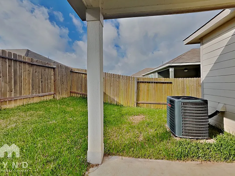 15468 Maple Terrace Dr — Photo 19