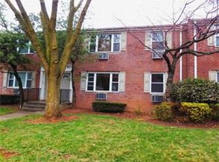 22 York Dr APT 2A, Edison, NJ 08817