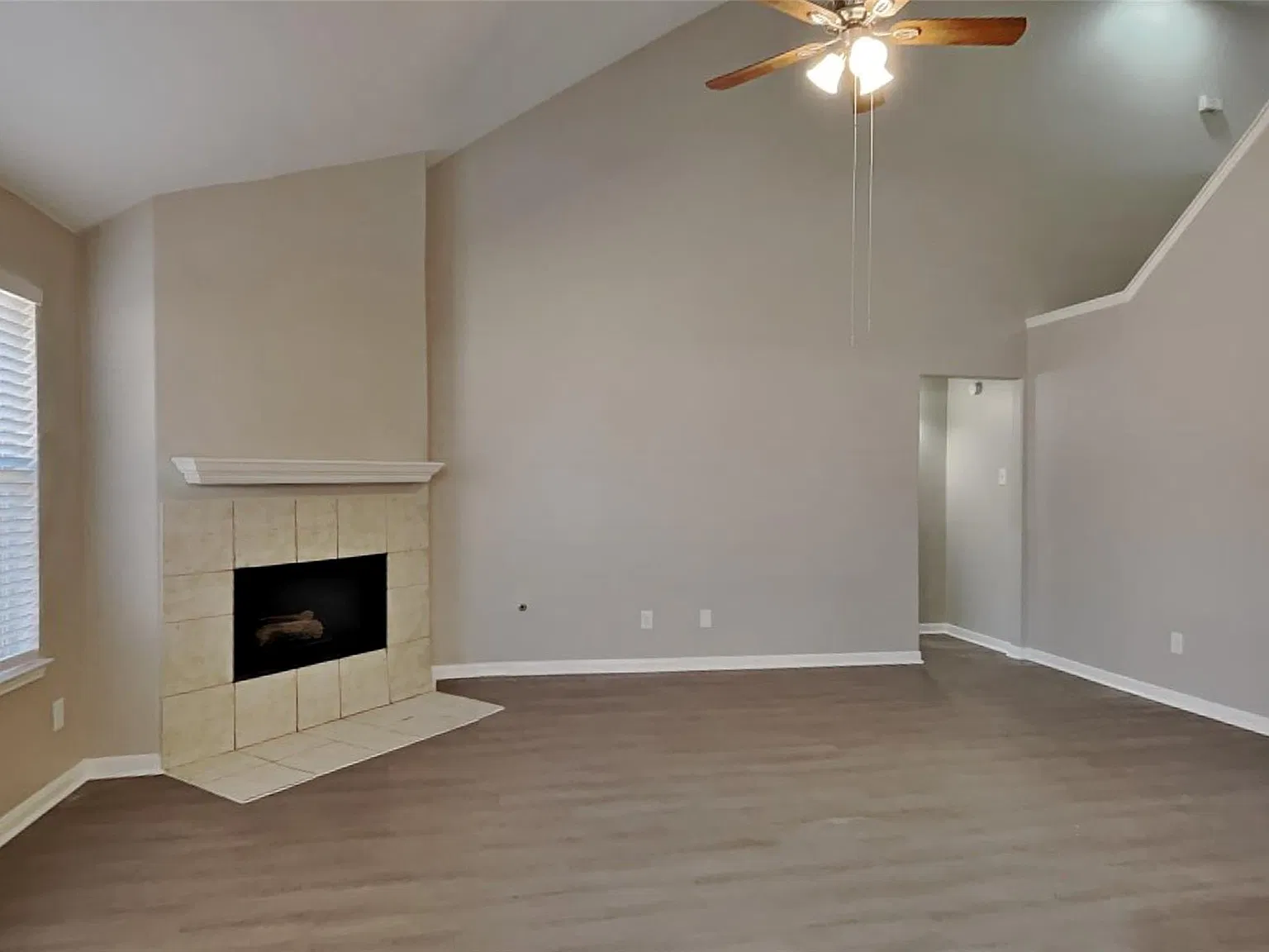 4 bed, 2.5 bath, 2377 sqft, $2,250 — Photo 3