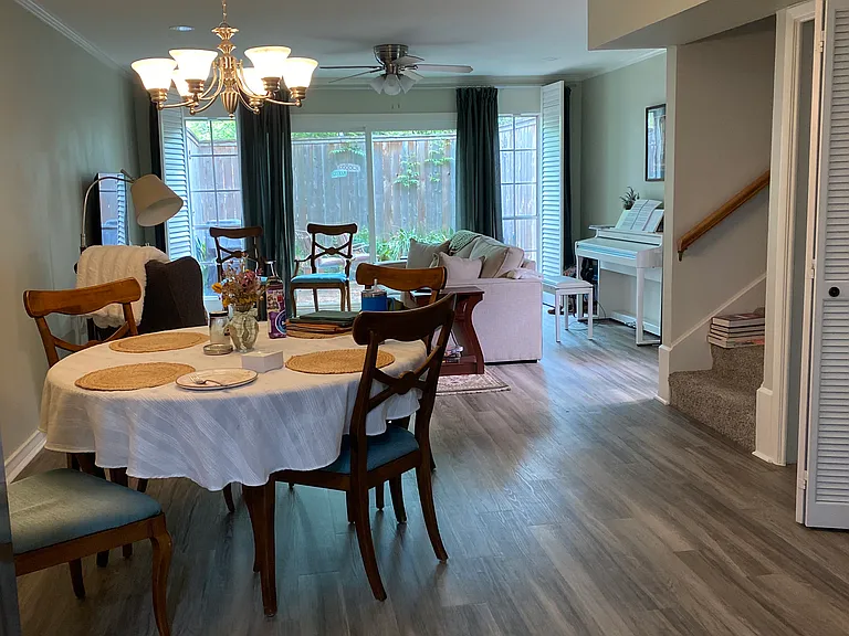 1045 Shook Ave — Photo 1