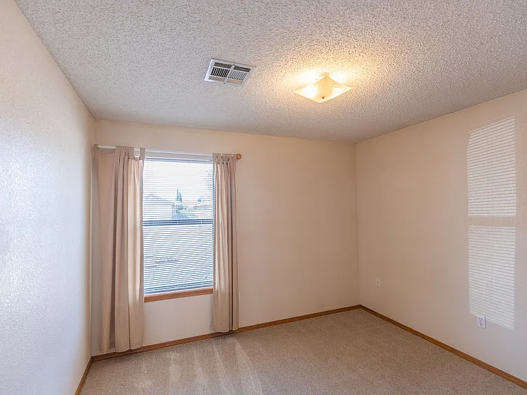1378 Challenger Ave — Photo 9
