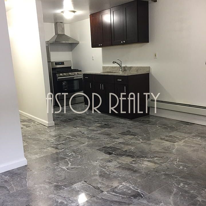 1st image of 3260 31st St