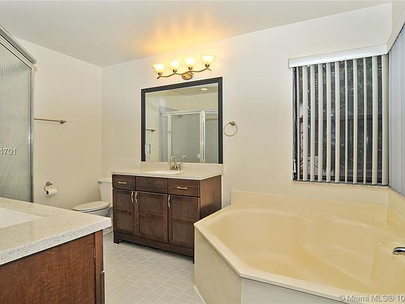2nd image of 2562 Peachtree Cir