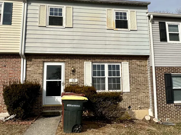22 Madison Ln, Whitehall, PA 18052