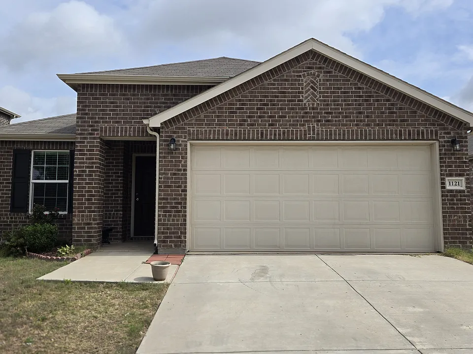 1121 Waggoner Dr